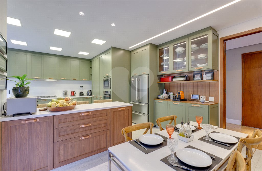 Casa Térrea à venda ou para alugar com 4 suítes em Alto da Boa Vista, São Paulo, SP
