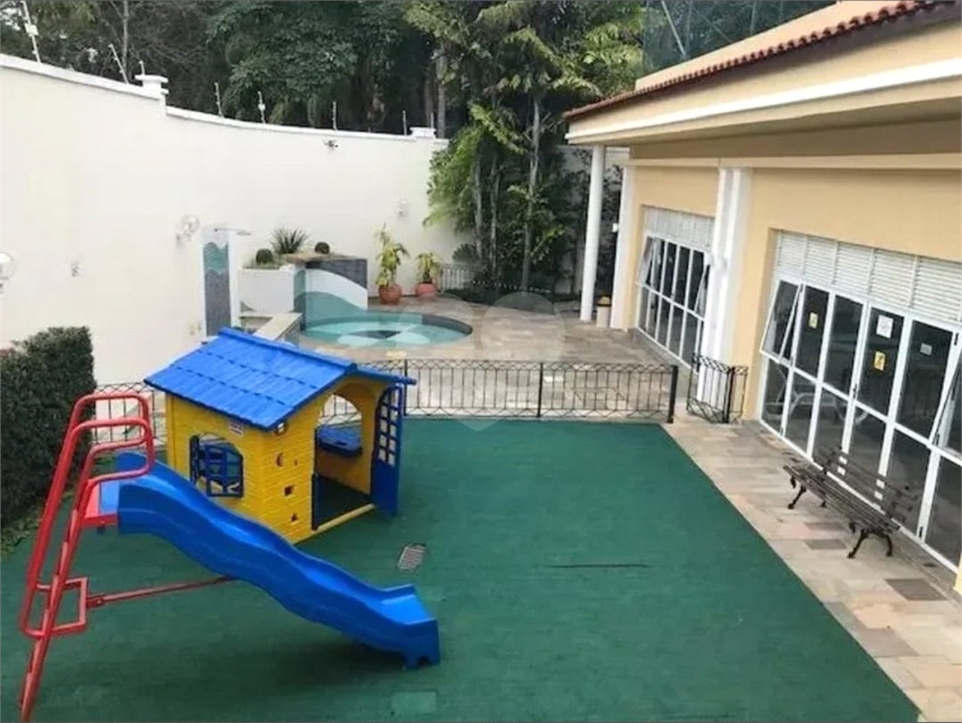 Casa à venda com 3 quartos, sendo 2 suítes, no condomínio Vila Borghese, São Paulo - SP