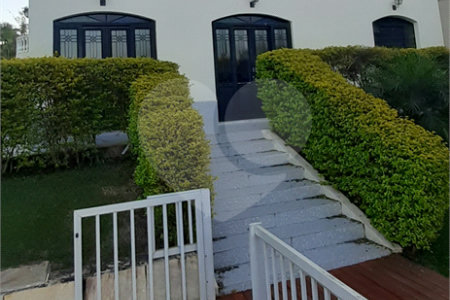 Casa à venda ou para alugar com 5 quartos, sendo 1 suíte, no Centro, Bom Jesus dos Perdões, SP
