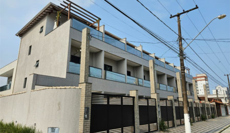 Sobrado à venda com 2 quartos em Maracanã, Praia Grande, SP