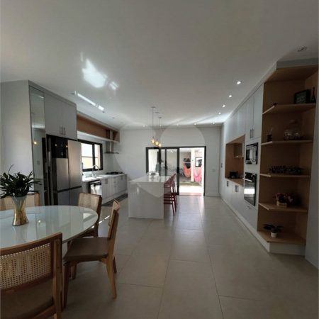 Casa à venda com 3 quartos, sendo 1 suíte, no condomínio Bosque dos Pires, Itatiba - SP