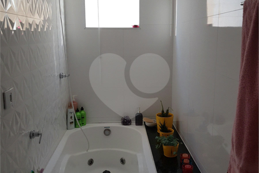 Casa à venda com 3 suítes no condomínio Residencial Mattos, São Paulo - SP