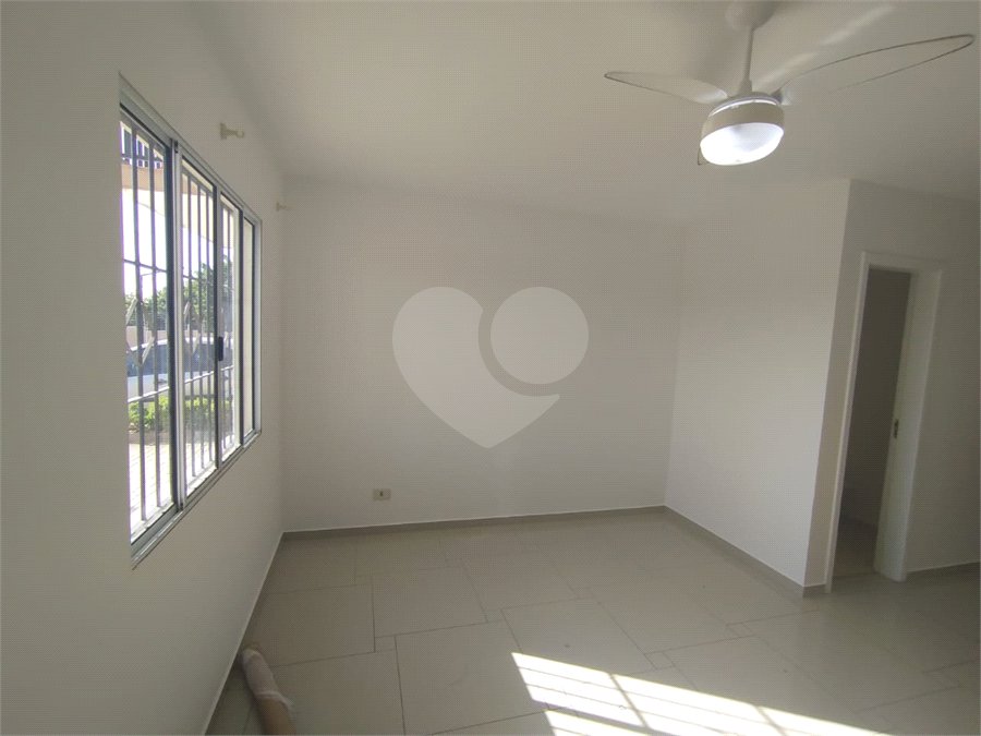 Casa à venda com 2 quartos no condomínio Vila Ajoá, Caieiras - SP