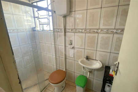 Sobrado à venda com 4 quartos, sendo 1 suíte, em Conjunto Habitacional Itapetininga F3, Itapetininga, SP