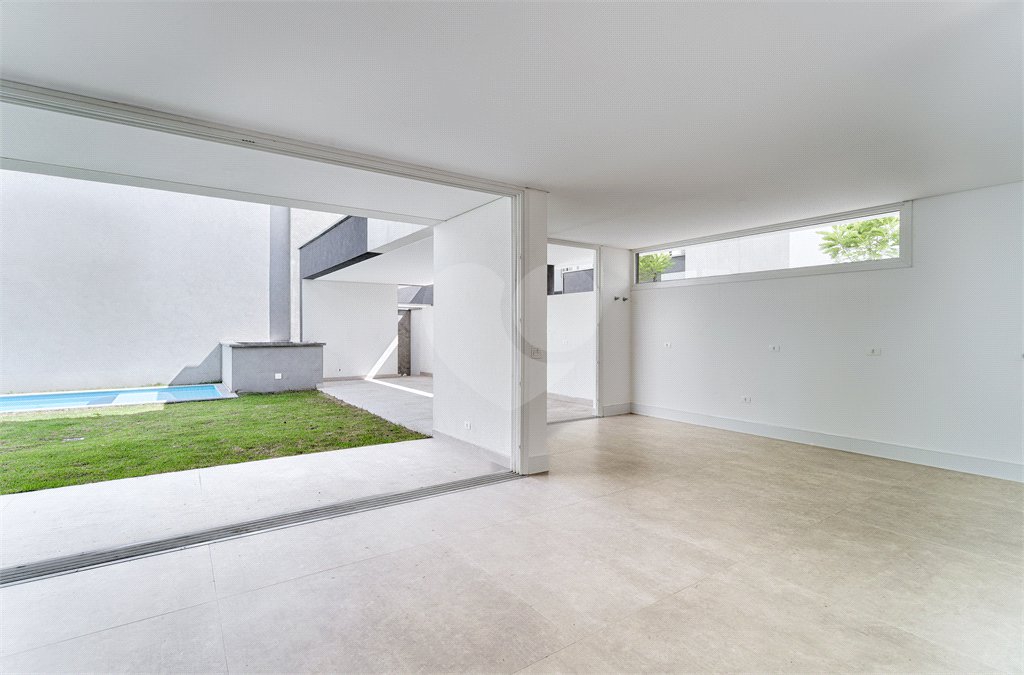 Casa à venda com 4 suítes no condomínio Edifício Jade, São Paulo - SP