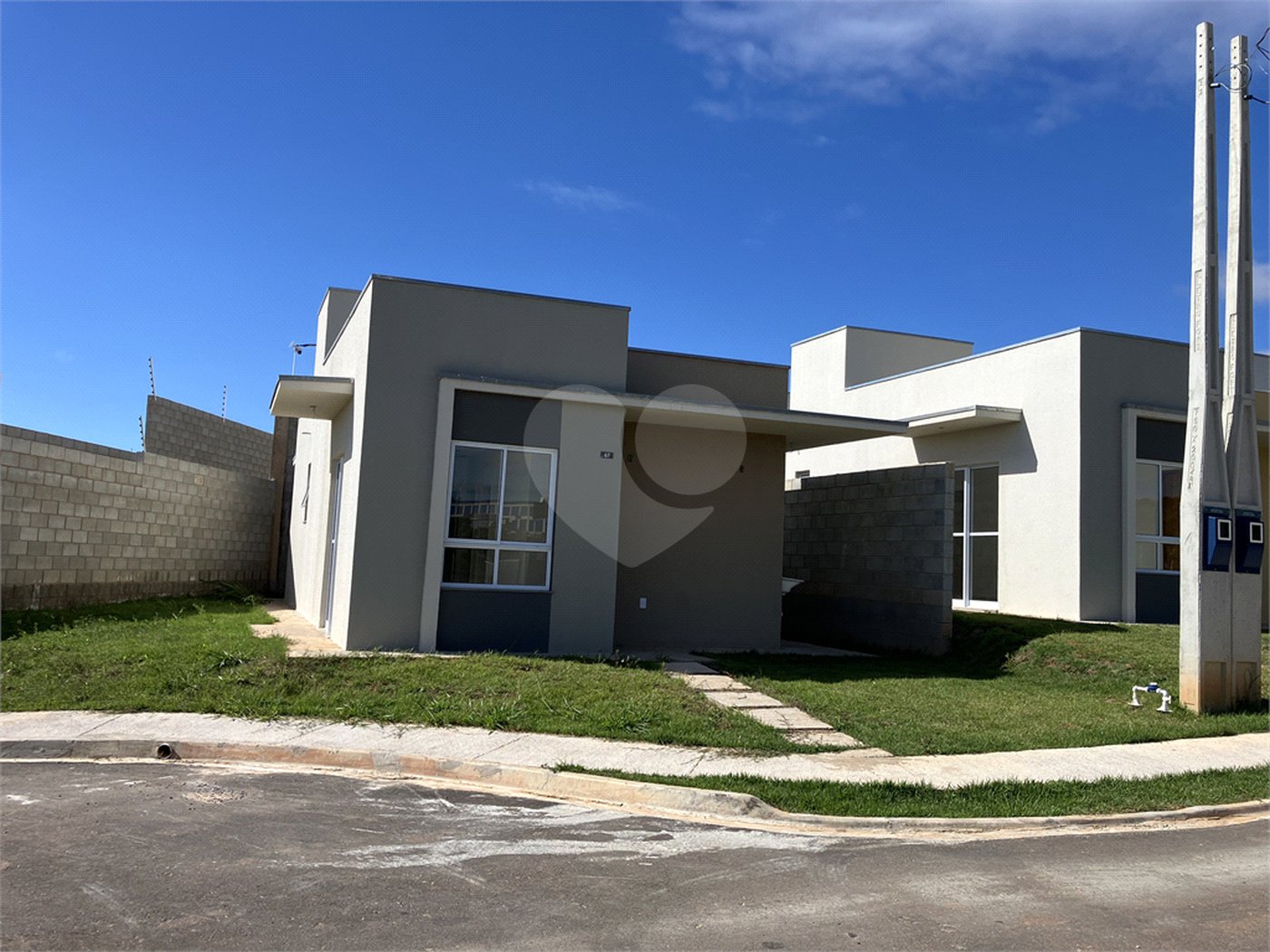 Casa à venda com 3 quartos, sendo 1 suíte,  no condomínio Residencial Vila Amarone, Sorocaba - SP