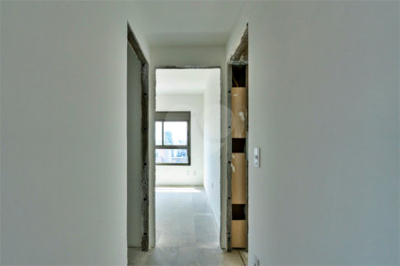 Apartamento à venda com 4 quartos, sendo 2 suítes,  em Jardim das Acácias, São Paulo, SP