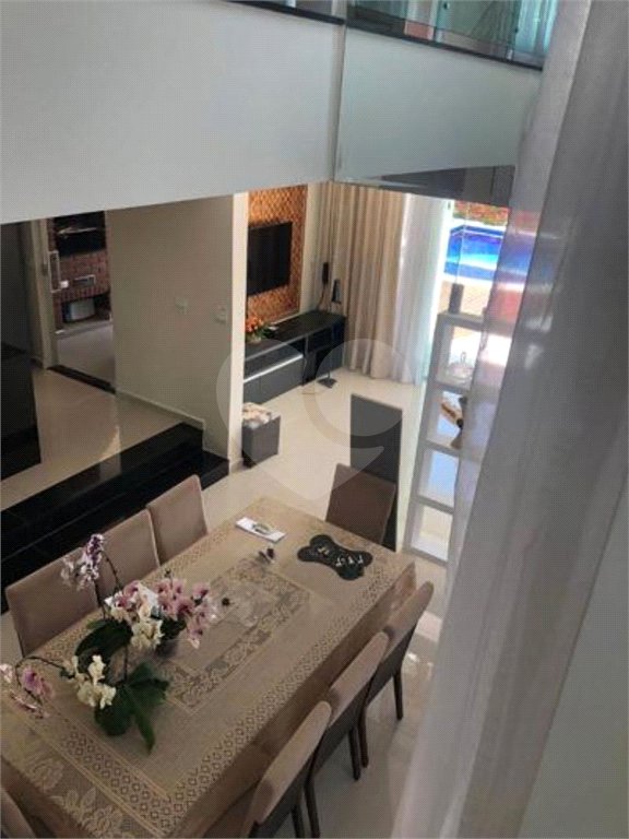 Casa à venda com 4 quartos, sendo 2 suítes, no condomínio Terras de São Francisco, Vinhedo - SP