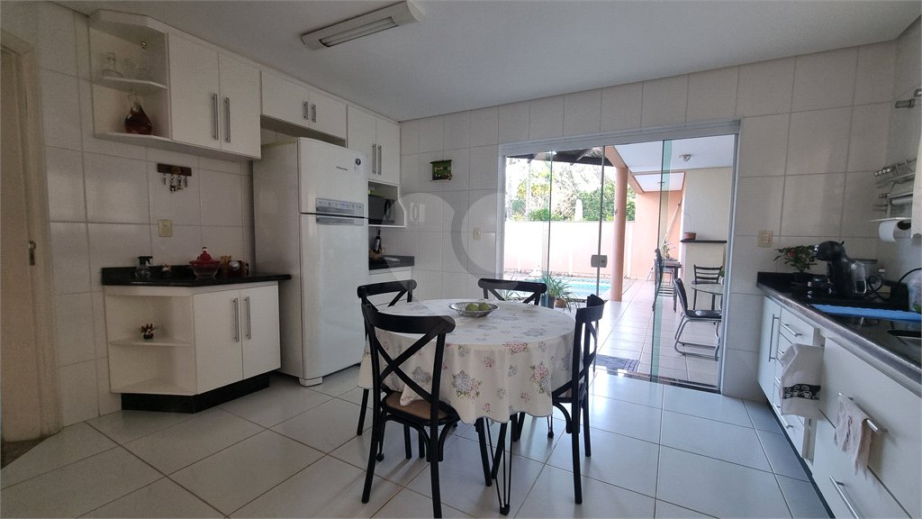 Casa à venda com 4 quartos, sendo 3 suítes,  no condomínio Residencial Villa dos Inglezes, Sorocaba - SP