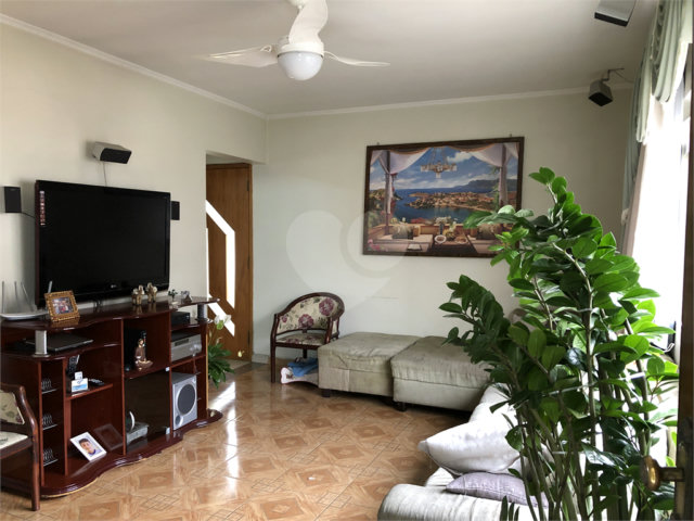 Sobrado à venda com 3 quartos, sendo 1 suíte,  em Vila Gustavo, São Paulo, SP