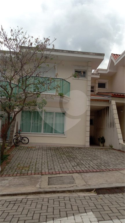 Casa à venda com 3 quartos, sendo 1 suíte,  no condomínio Forest Hills, Guarulhos - SP
