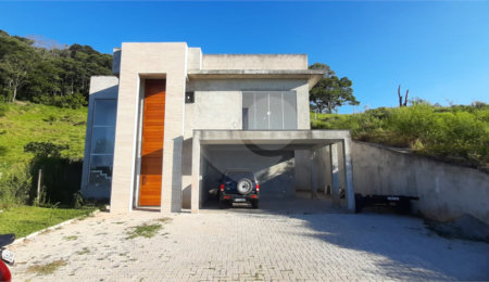 Casa à venda com 3 suítes no condomínio Aútria da Cantareira, Mairiporã - SP
