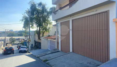 Sobrado à venda com 3 quartos, sendo 1 suíte, em Jardim Selma Helena, Poá, SP
