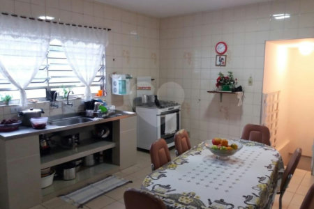 Casa à venda com 4 quartos, sendo 1 suíte,  em Jardim Helga, São Paulo, SP