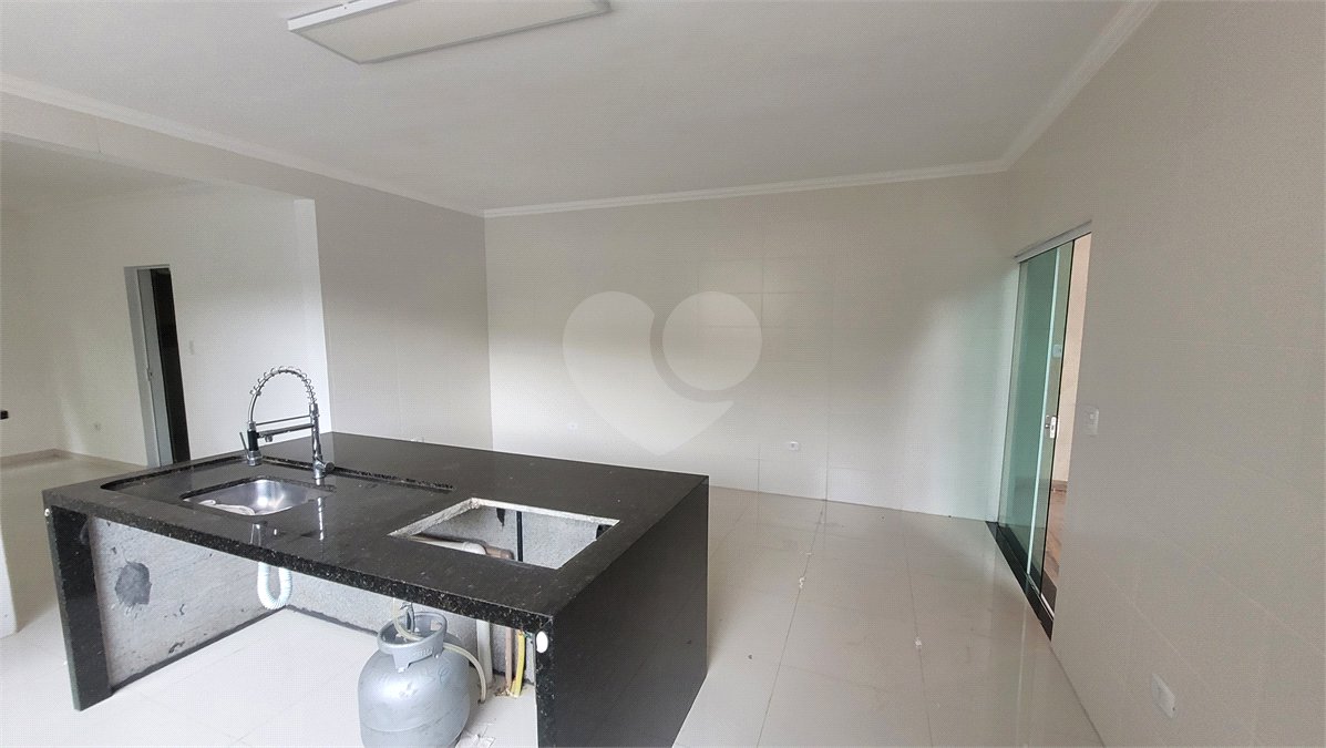 Casa à venda com 4 quartos, sendo 1 suíte, no condomínio Parque Suiça, Caieiras - SP