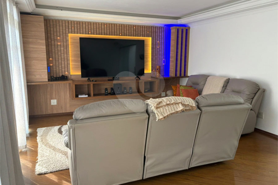 Casa à venda com 5 quartos, sendo 3 suítes, no condomínio Jd Itatinga, São Paulo - SP