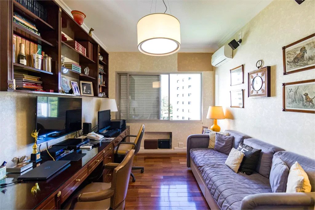 Apartamento à venda com 4 quartos, sendo 2 suítes, em Real Parque, São Paulo, SP