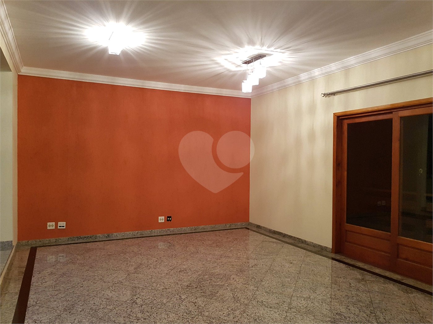 Casa à venda com 4 quartos, sendo 2 suítes, no condomínio Alpes da Cantareira, Mairiporã - SP