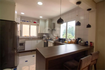 Casa à venda com 4 quartos, sendo 3 suítes, no condomínio Residencial Sans Souci, São Paulo - SP