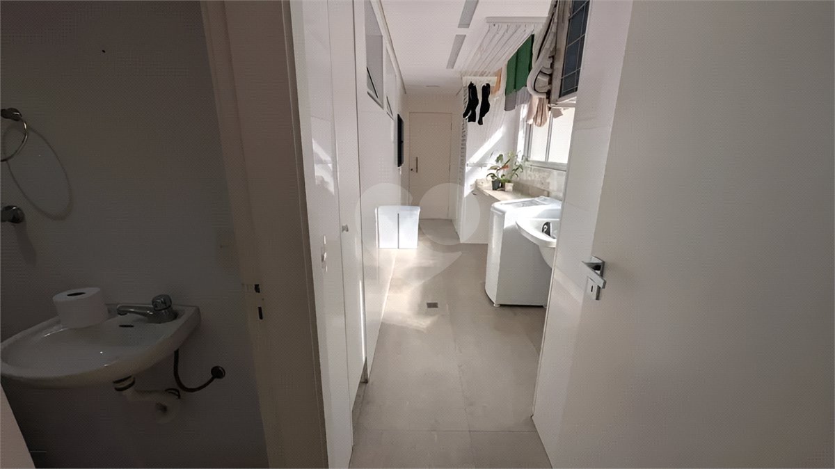 Apartamento à venda com 4 quartos, sendo 1 suíte, em Campo Belo, São Paulo, SP