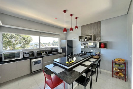 Casa à venda com 3 suítes no condomínio Golf Village, Carapicuíba - SP