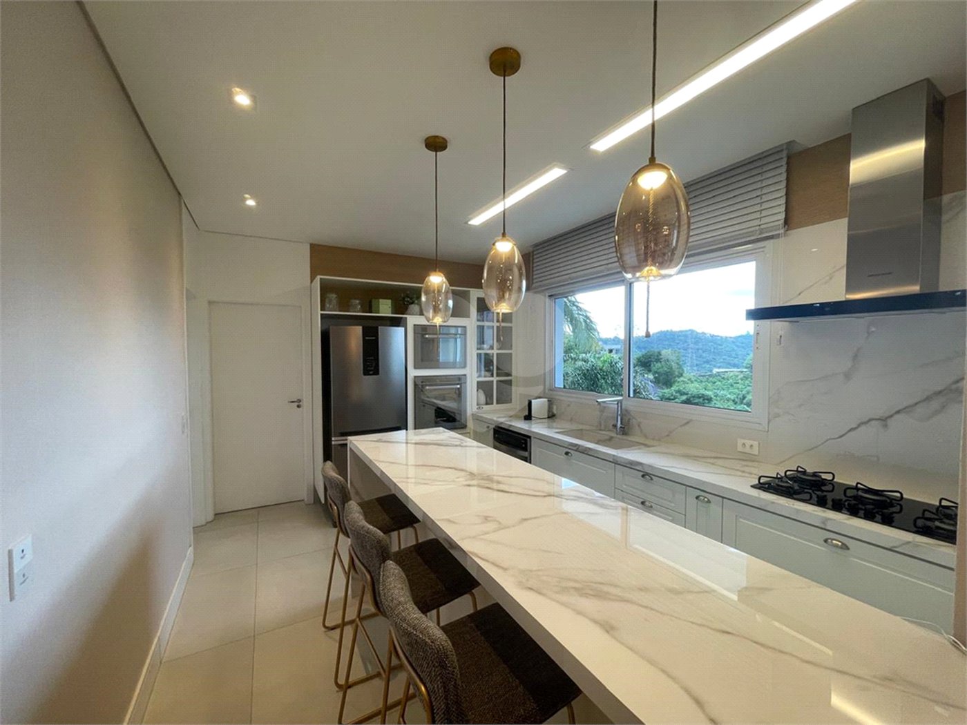 Casa à venda com 3 suítes no condomínio Hills, Arujá - SP