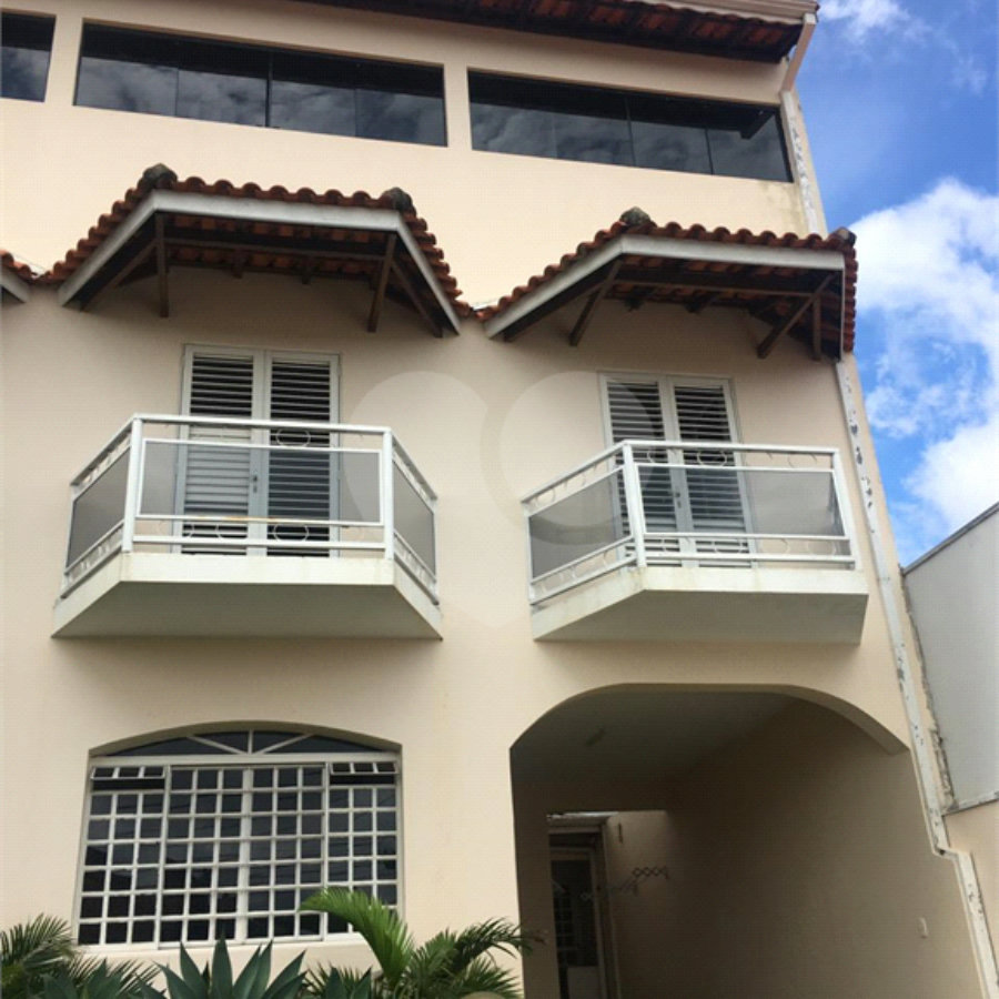 Sobrado à venda com 4 quartos, sendo 1 suíte, em Vila Rubens, Indaiatuba, SP