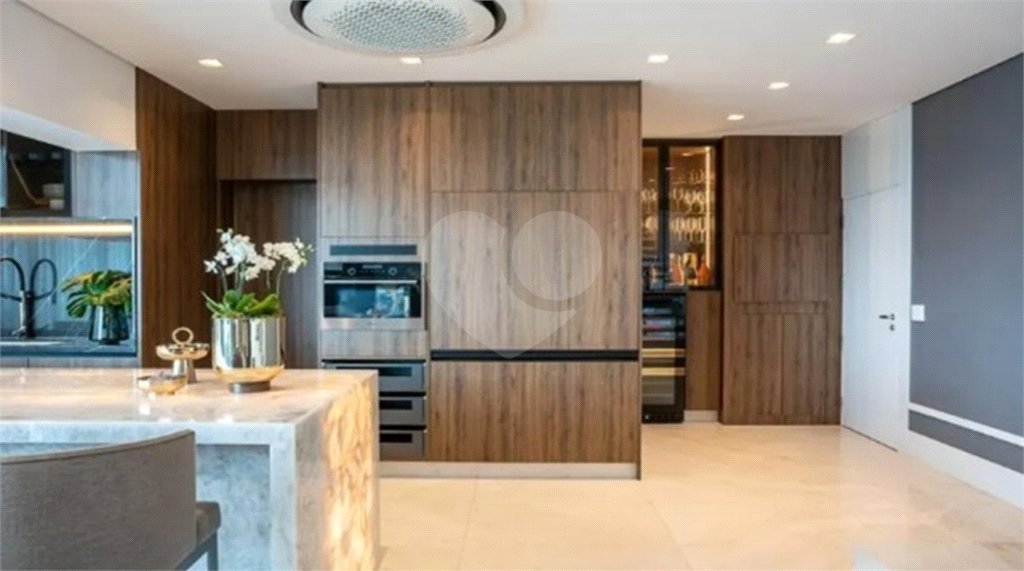 Deslumbrante apartamento duplex pronto para mudar no Itaim Bibi com 242M2, 2 suítes, 3 vagas