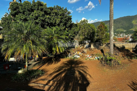 Casa à venda com 4 suítes em Vila Petrópolis, Atibaia, SP