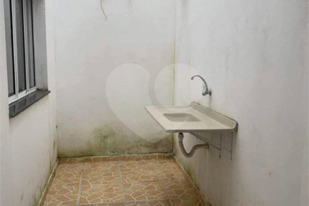Casa à venda com 2 quartos, sendo 1 suíte, no condomínio Sem Nome, Suzano - SP