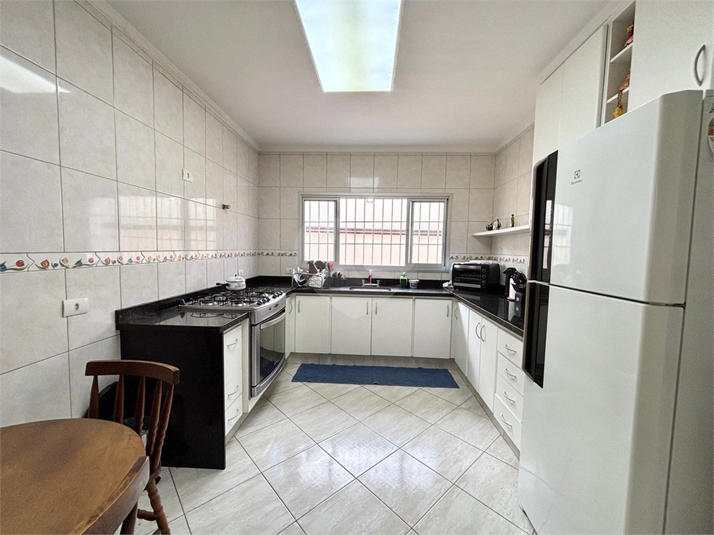 Sobrado à venda com 6 quartos, sendo 5 suítes, em Tremembé, São Paulo, SP