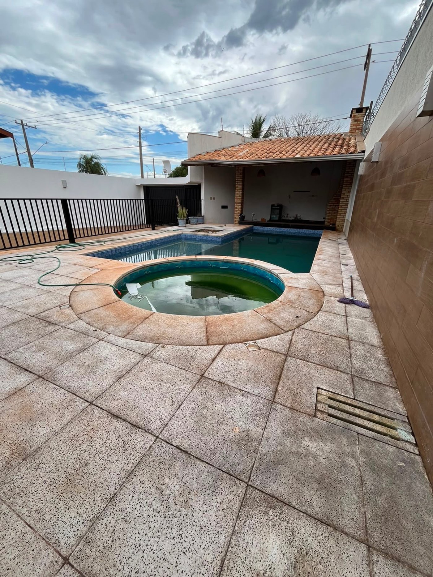 Casa à venda ou para alugar com 3 quartos, sendo 1 suíte,  em Jardim dos Ipes, Três Lagoas, MS