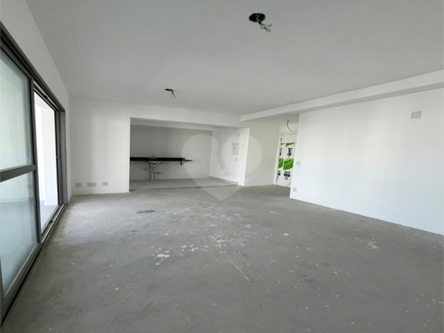 Apartamento à venda com 3 quartos, sendo 1 suíte,  em Jardim Prudência, São Paulo, SP