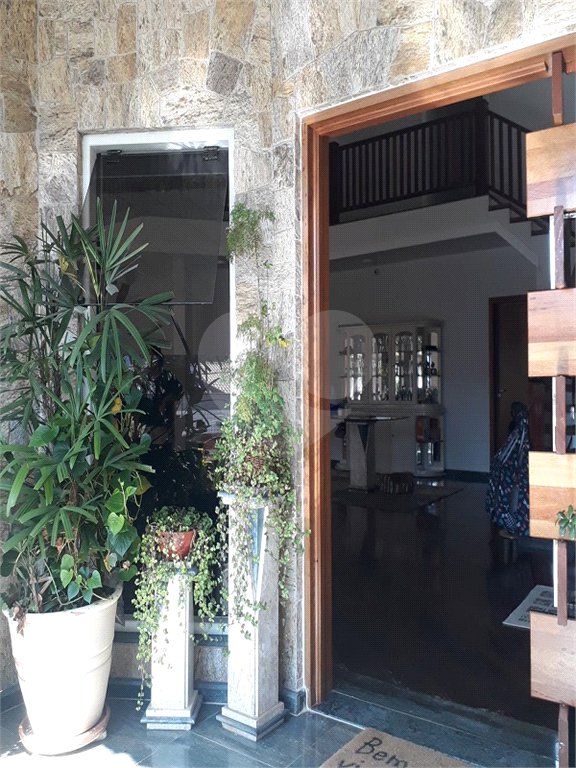 Sobrado à venda com 4 quartos, sendo 3 suítes, em Vila Mazzei, São Paulo, SP