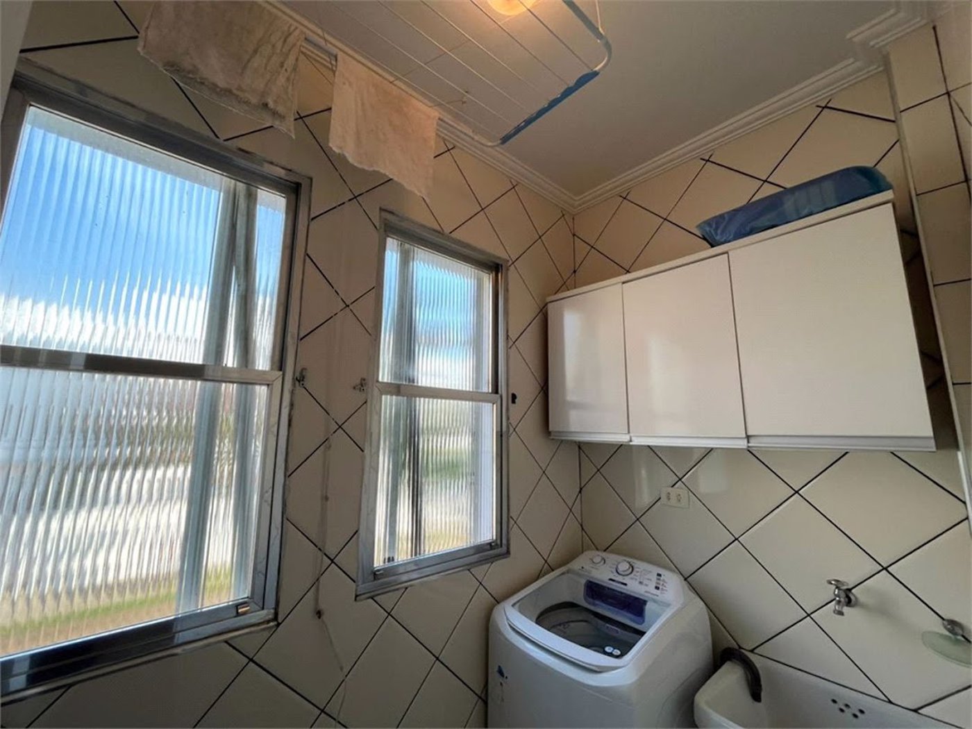 Apartamento Residencial à venda, Jardim Virginia, Guarujá - AP0424.