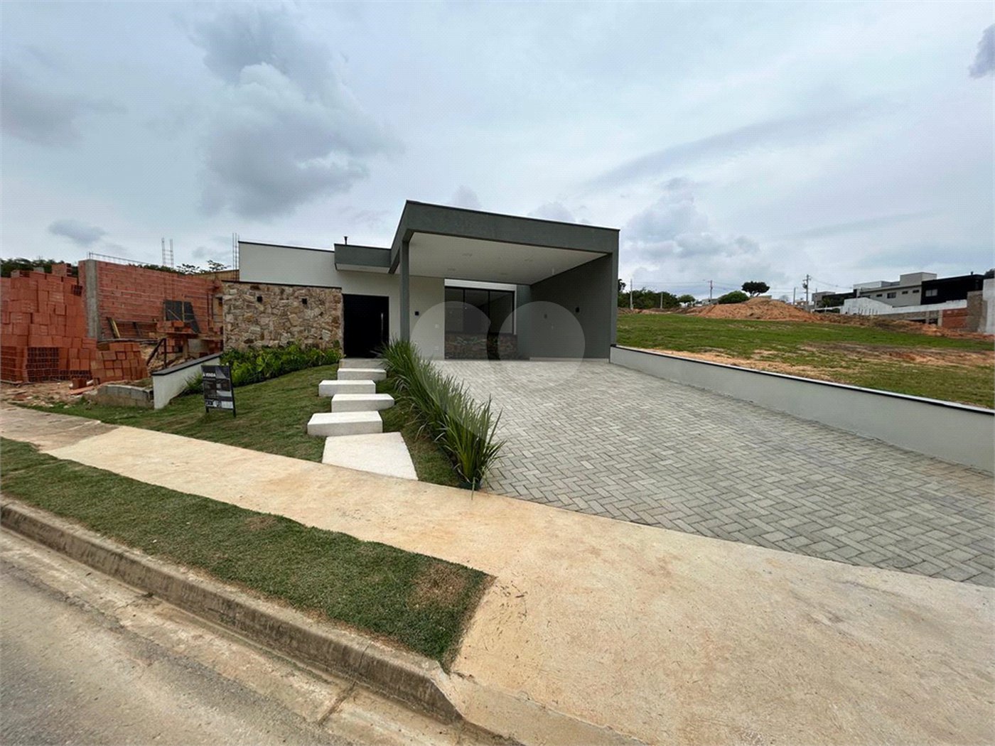 Casa à venda com 3 suítes no condomínio Helena Maria, Sorocaba - SP