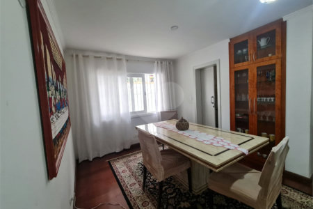 Casa Térrea à venda com 4 quartos, sendo 1 suíte, em Interlagos, São Paulo, SP