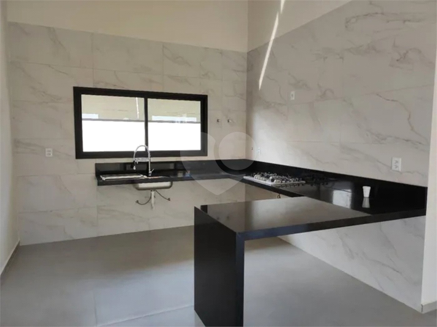 Casa à venda com 3 suítes no condomínio Terras do Vale, Caçapava - SP