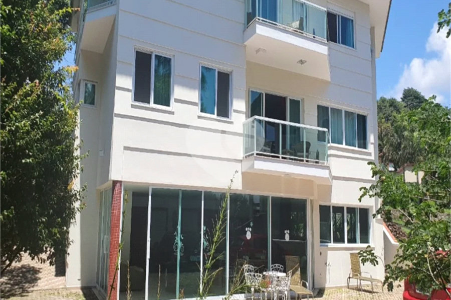 Casa à venda com 3 suítes no condomínio Parque Imperial da Cantareira, Mairiporã - SP