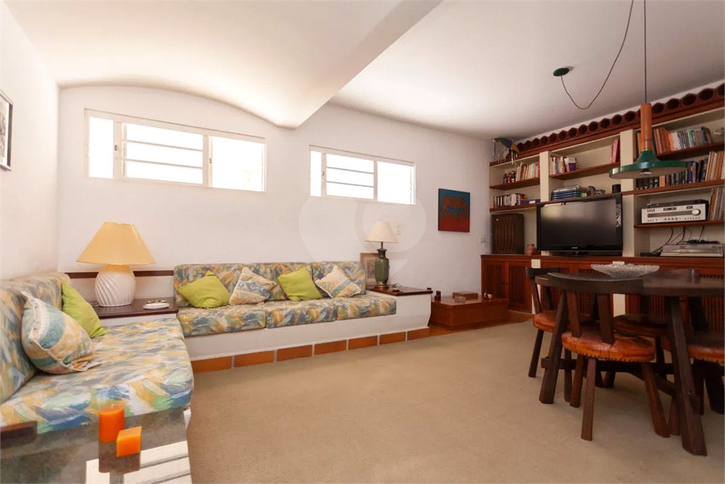 Casa à venda com 4 quartos, sendo 1 suíte, no condomínio Taquaral, São Paulo - SP