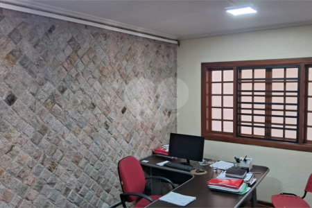 Sobrado à venda com 4 quartos, sendo 2 suítes, em Jardim Quisisana, Poços de Caldas, MG