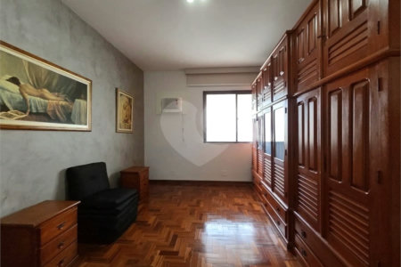 Apartamento à venda com 2 quartos, sendo 1 suíte,  em Laranjeiras, Rio de Janeiro, RJ