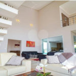 Casa à venda com 4 quartos, sendo 2 suítes, no condomínio Residencial Jardim Primavera, Louveira - SP