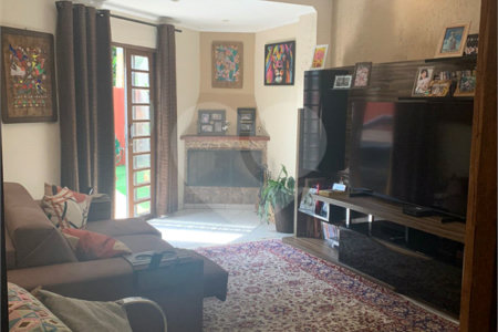 Casa à venda com 4 quartos, sendo 1 suíte, em Loteamento Shangrilá, Valinhos, SP