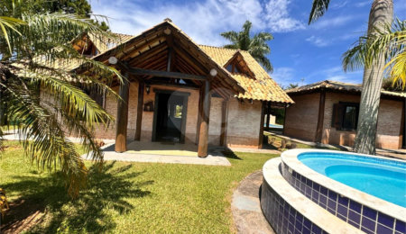 Casa à venda ou para alugar com 4 quartos, sendo 2 suítes,  no condomínio Náutico Porto Bragança, Bragança Paulista - SP