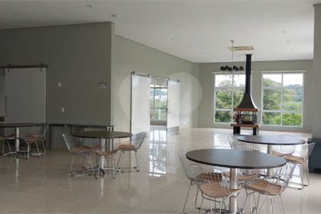 Casa à venda com 4 suítes no condomínio Figueira Garden, Atibaia - SP
