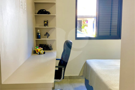 Casa à venda com 3 quartos, sendo 2 suítes, no condomínio Residencial Marchant Buarque, Atibaia - SP