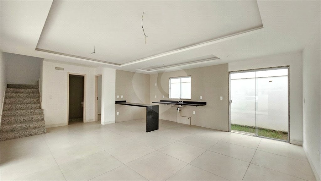 Casa à venda com 4 quartos, sendo 3 suítes, no condomínio Grand Park, Rio de Janeiro - RJ