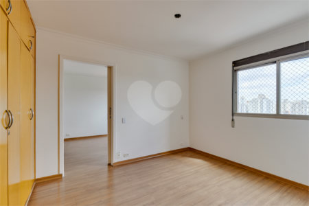 Apartamento à venda com 4 suítes em Campo Belo, São Paulo, SP