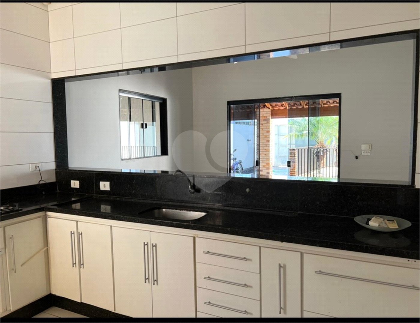 Casa à venda com 3 quartos, sendo 1 suíte, em Ipê, Três Lagoas, MS